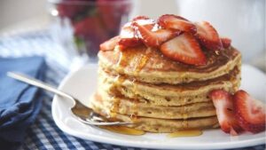 Bữa sáng trong thực đơn Eat Clean với sữa hạt vừa nhanh gọn vừa bổ dưỡng.