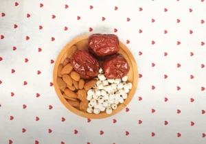 hạt sen , táo đỏ