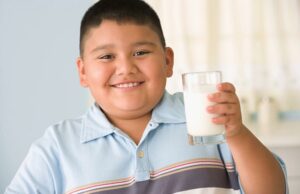 người béo phì có nên uống sữa hạt mỗi ngày