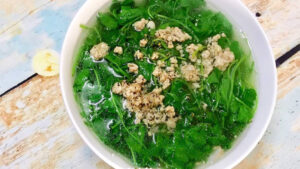 Canh rau má nấu thịt băm