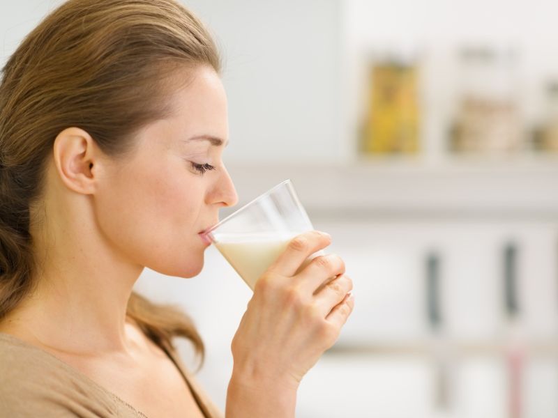 Uống Sữa Hạt Vào Giờ Nghỉ Giúp Tái Tạo Năng Lượng