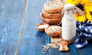 Sữa hạt hướng dương là một cách tuyệt vời để bổ sung Vitamin E.