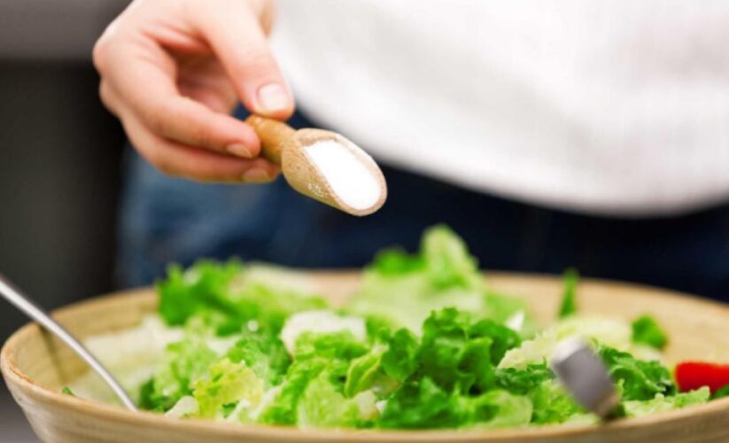 Nhận biết 5 dấu hiệu cơ thể bị thừa muối để bảo vệ sức khỏe.