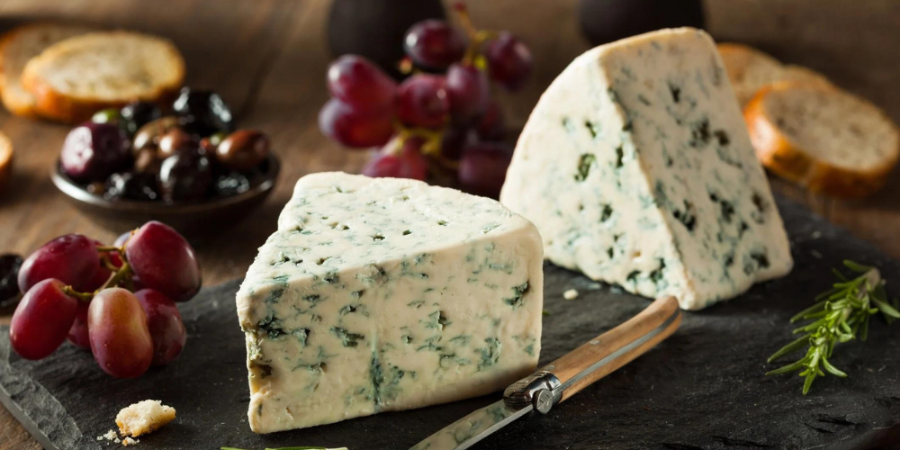 Phô Mai Xanh Là Gì? Lợi Ích và Rủi Ro Cần Biết