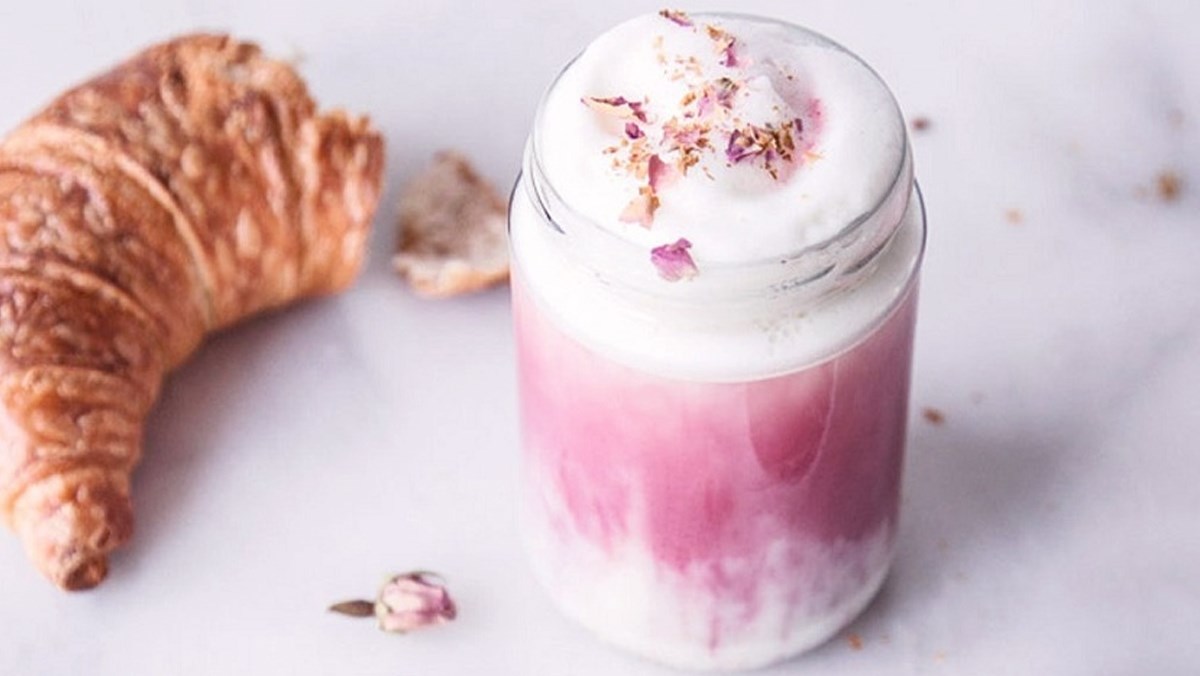 “Latte Củ Dền”: Thức Uống Đẹp Mắt, Tốt Cho Tim Mạch