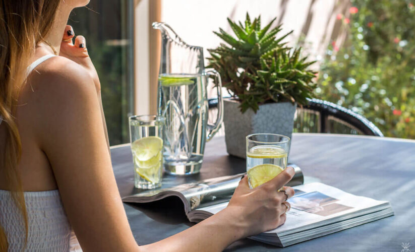 uống nước chanh buổi sang