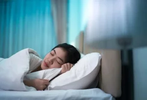 uong-sua-truoc-khi-ngu