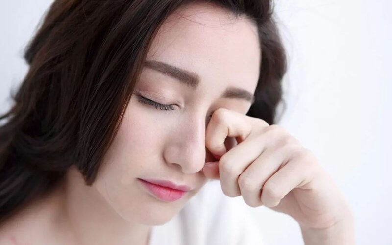 Khi Mắt Mờ, Khô Và Nhức Đầu Liên Tục