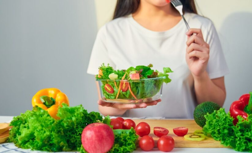 ăn nhiều rau vẫn bị táo bón.