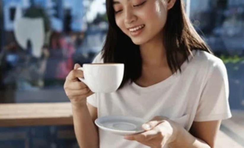 uống cà phê sáng